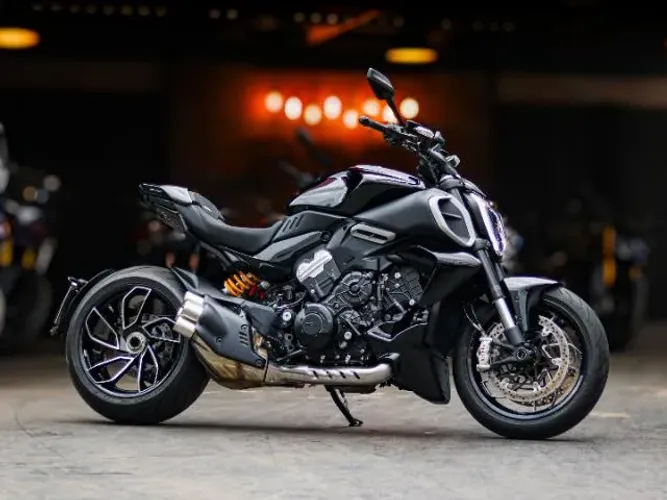 DUCATI DIAVEL V4
