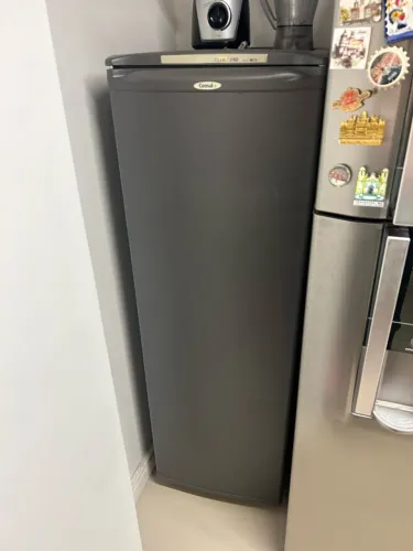 Freezer Vertical Consul Slim 127V funcionando perfeitamente