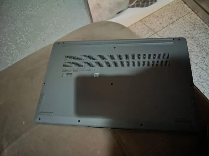 Vendo notebook 1 ano de uso garantia nota fiscal Tdo novo só não tenho a caixa