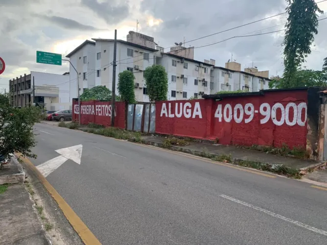 Alugo terreno - Via movimentada