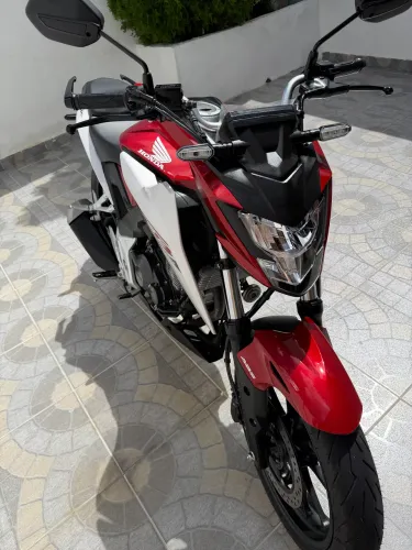 Cb 300f Twister 2026 apenas 500km!!! Emplacada 2026!!