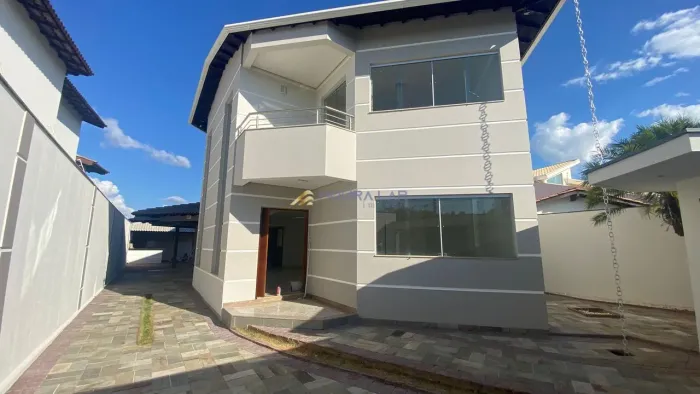 Sobrado de Alto Padrão no Bosque com Suíte Master + Demi-Suítes e 350m²