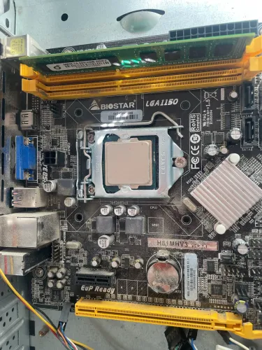CPU COM Placa mãe já instalado em gabinete