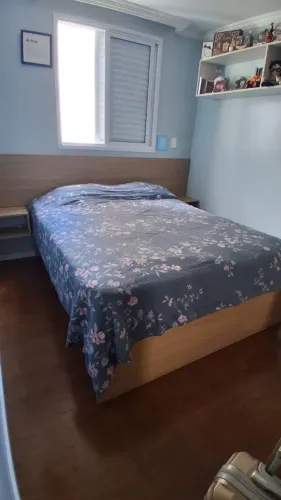 Quarto completo Cama queen + guarda roupa +2 nichos  + 1 nicho superior