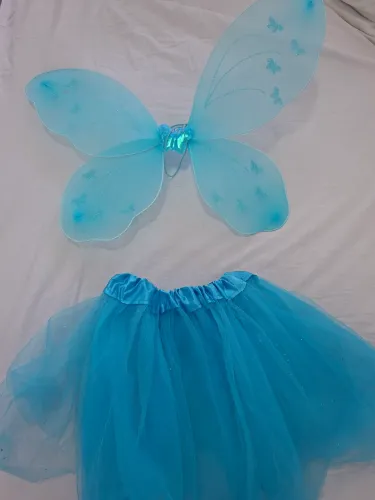 Fantasia de fada: asa e saia de tule azul