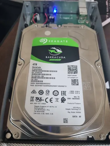 HD 4 TB Seagate semi novo