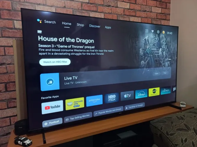 Smart TV Philips Ultra HD 4K 70" Dolby Vision e Atmos Comando de voz GoogleTV 70PUG7406/78