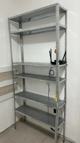 ESTANTE DE METAL GRANDE E ÓTIMA QUALIDADE
