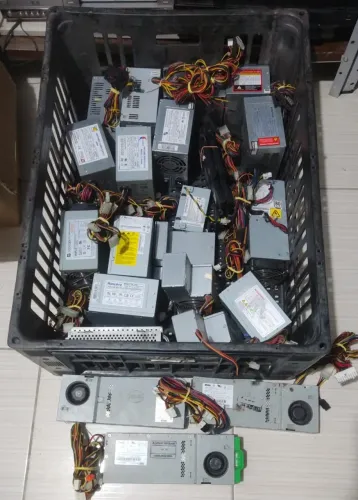 Lote de fontes ATX e eletrônicos diversos (Ref 03)
