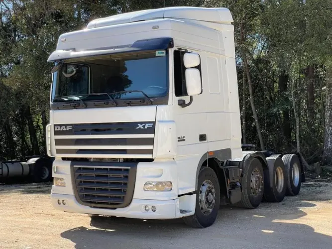 DAF XF 105 460 8X2 ANO 2016 - 2 EIXO DIRECIONAL - 877 MIL KM - REPASSE