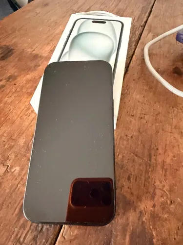 iPhone 15 em perfeito estado