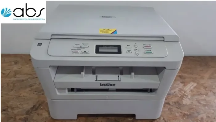 Impressora multifuncional a laser Brother 7055 pouco usada c/um toner novo e garantia