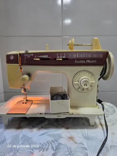 Vendo Máquina de costura Singer 1995 Facilita Master