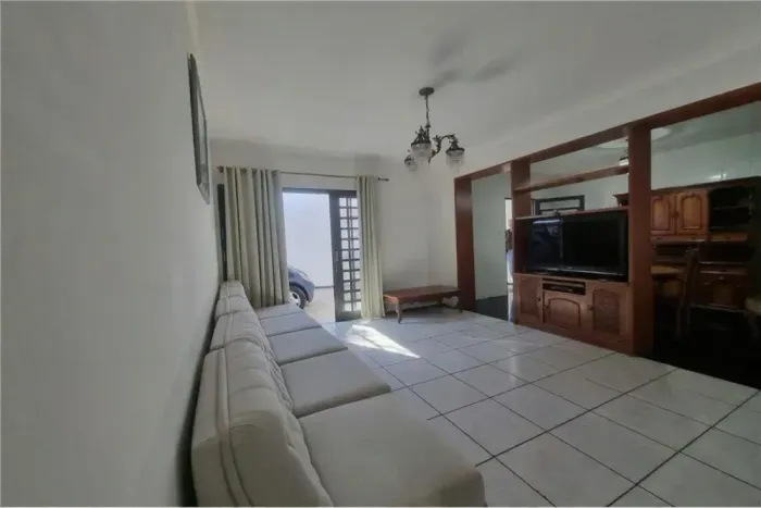 Casa Térrea no Jardim Elite | Excelente Localização Residencial e Comercial