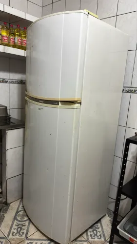 Geladeira com defeito