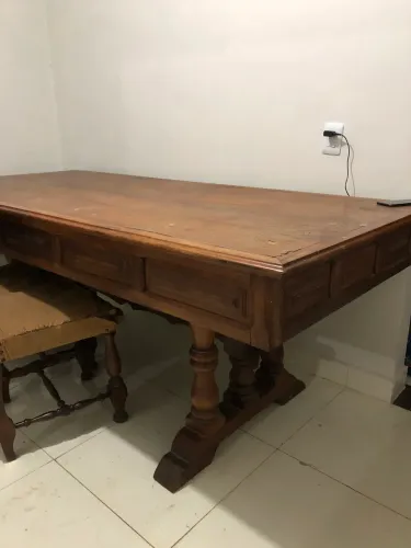 Mesa de madeira com 6 cadeiras