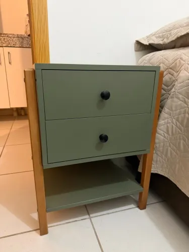 Mesinha de canto - MDF laqueado fosco