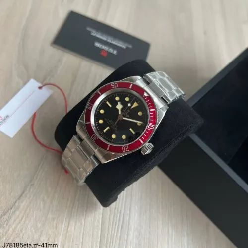 Relógio Tudor black Bay vermelho