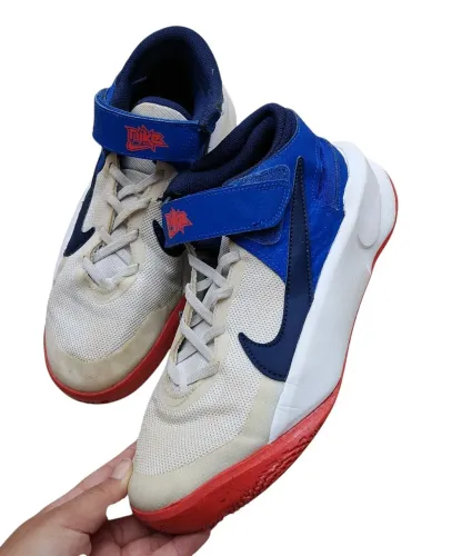 Tênis nike tem hustle tamanho 38