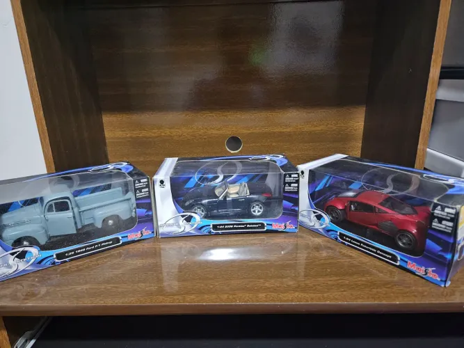 Miniaturas Maisto 1:24 Na Caixa - Ford, Pontiac E Lexus