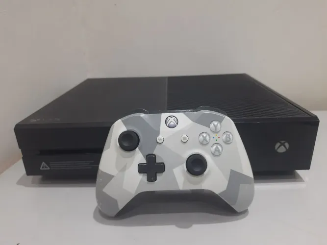 XBOX ONE FAT + CONTROLE RARO E DIVERSOS JOGOS