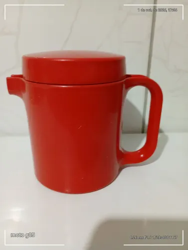 Jarra vermelha design vintage década de 60