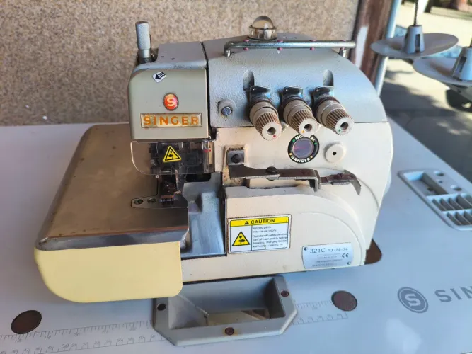 Máquina de costura overlock Singer
