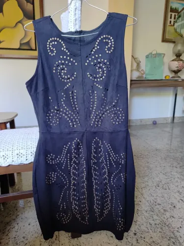 Vestido preto de suede com detalhes em cobre!