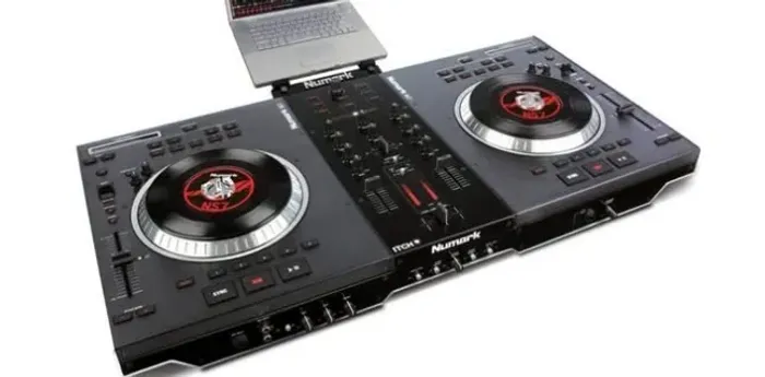 Controladora numark NS7 ITCH Serato (semi nova * Denis