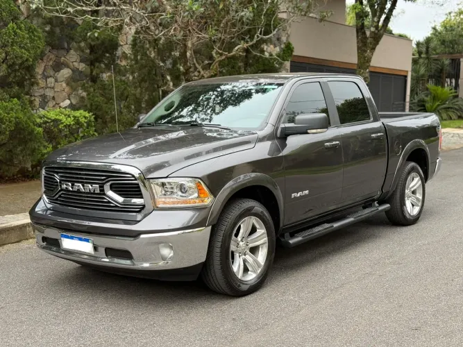 Ram Classic Laramie 5.7 V8 16V Gasolina 4X4 Aut. 2023