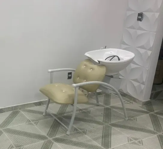 Lavatório completo com aquecedor, acompanha mangueira e chuveirinho