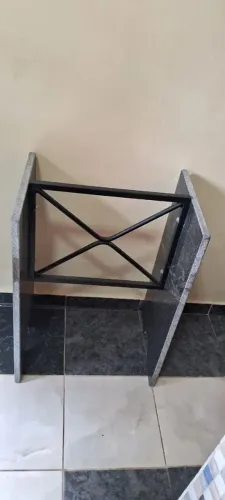 Pé de mesa de Granito e Ferro