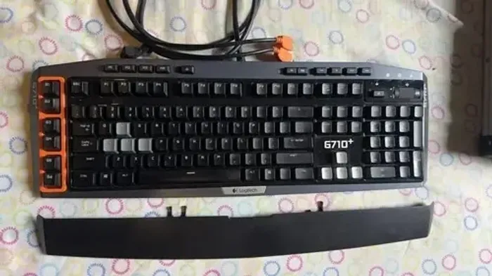 Teclado Logitech G710+ (Usado)