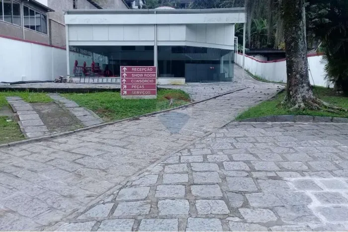Locação Galpão com 672 m² próximo ao Centro de Petrópolis RJ