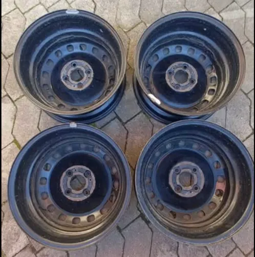 Jogo de rodas com calotas