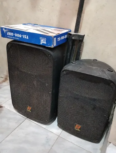 Kit Som Profissional: 2 Caixas Ativas Staner + Microfones TSI + Pedestal