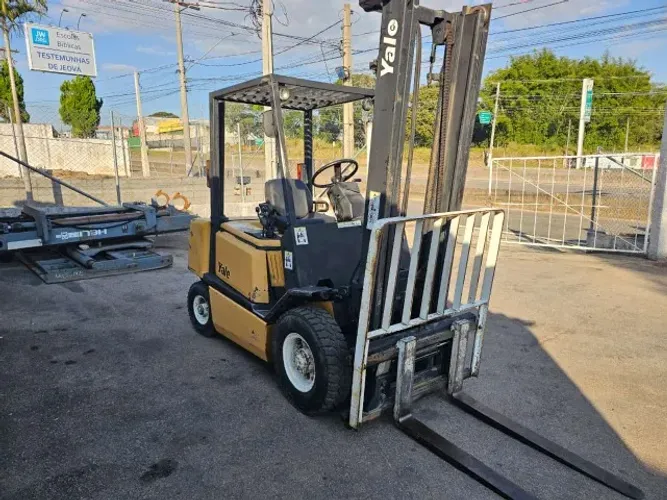 Empilhadeira YALE GDP25 ANO 98