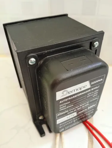 Autotransformador da Demape de 5000VA (bivolt 127V / 220V, linha PRO)