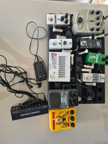 Set Pedalboard Baixo Completo - 9 Pedais + Fonte Mosky + Base