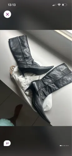 bota de couro legítimo preta cano alto bico fino 37
