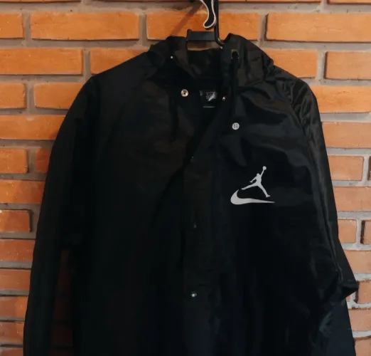 Parka/Jaqueta Corta Vento Jordan Preta GG