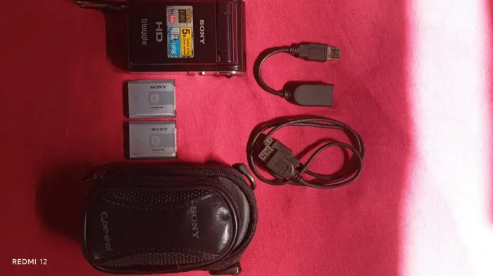 Filmadora Sony Bloggie MHS-CM5 Full HD 1080p + Kit Raridade (02 Baterias + Case)