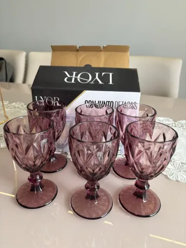 Taça para água roxa
