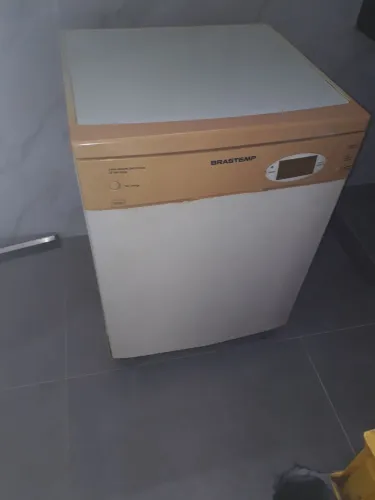 Vende se uma lava louça