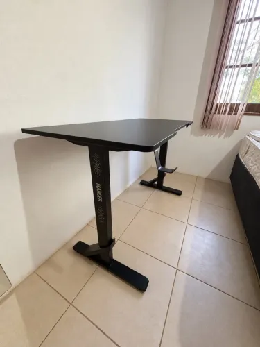 Mesa Gamer Mancer Runic com regulagem