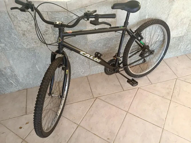Bicicleta aro 26 com pneus excelente 