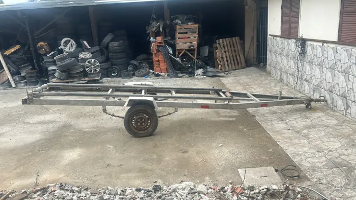Carretinha para BARCO JETSKI OU LANCHA DE ATÉ 6 metros 