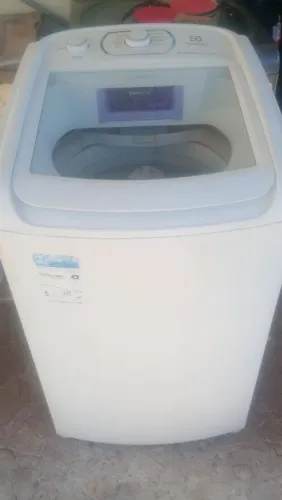 Vendo máquina de lavar Electrolux 11 kg modelo moderno 
