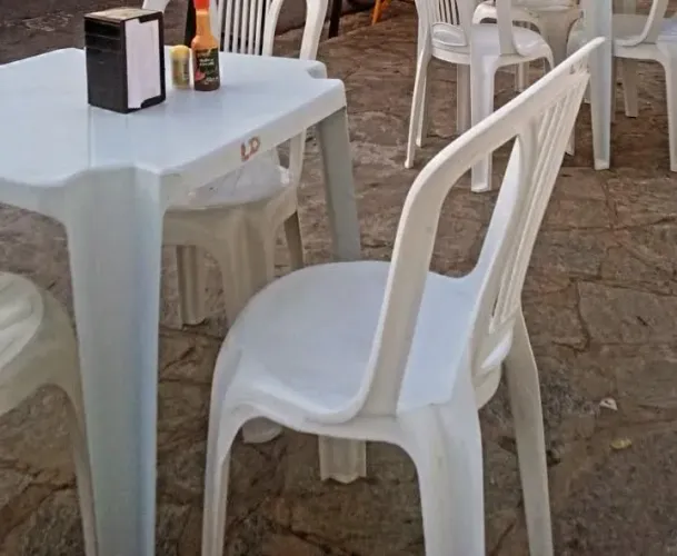 Para vender jogos de mesa e cadeiras