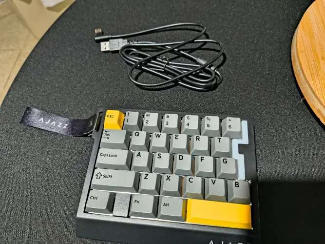 TECLADO GAMER MECANICO UMA MAO - AJAZZ